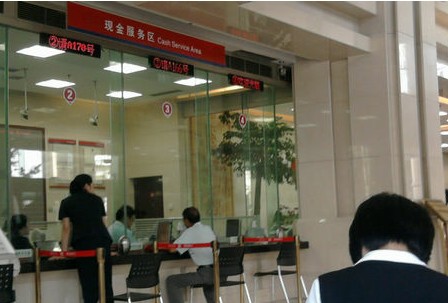 记者体验青岛银行服务 等待时间长窗口数量少