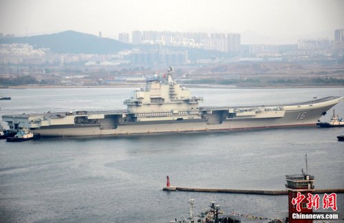 中国航母“辽宁舰”入役后首航