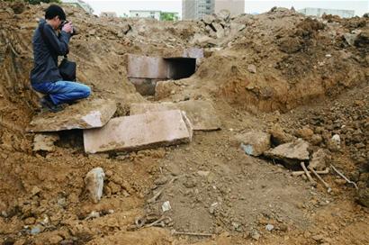 青岛即墨挖出宋代古墓 55枚千年铜钱重见天日