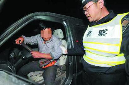 浮山后查获3名酒司机 在家喝瓶酒被罚千元(图)