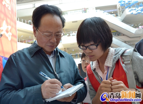 市委常委、宣传部长胡绍军寄语小记者