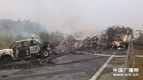 唐津高速18车相撞起火 已致1死近20人受伤
