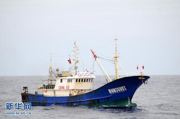 中国渔政船钓鱼岛巡航 中国渔船该海域正常作业