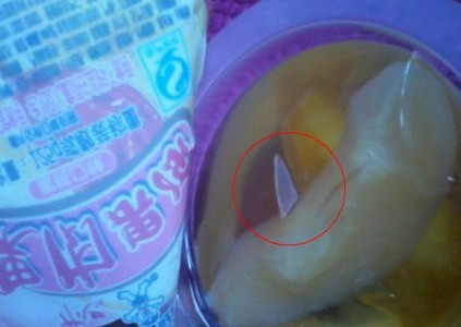 旺旺果肉果冻吃出尖锐塑料片 厂家迟迟不调查