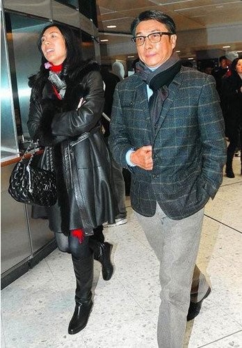 63岁演员刘松仁与妻聚少离多 交游富婆母女(图)