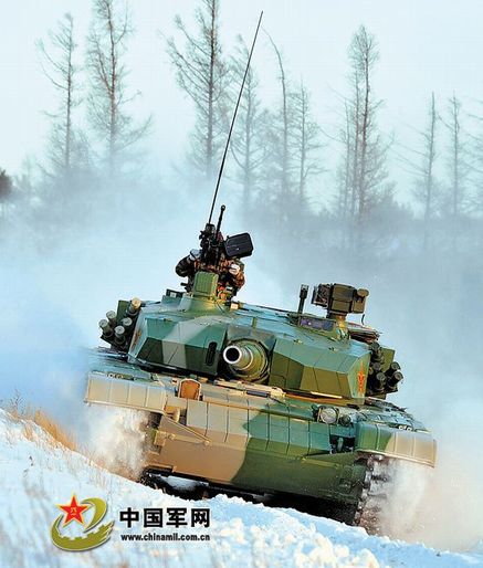 资料图：99主战坦克进行冬季适应性训练。