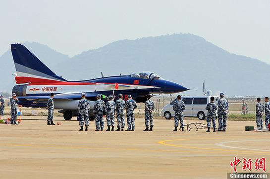 中国八一飞行表演队将驾歼10战机飞行展示