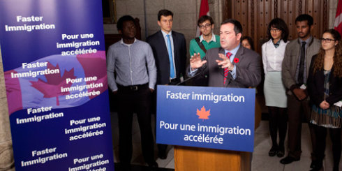 康尼部长宣布了2013年加拿大最新移民目标人数