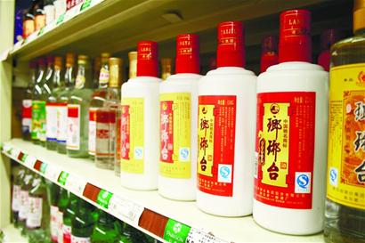 青岛市场白酒大战 商务饭局多数喝白酒高端酒受宠