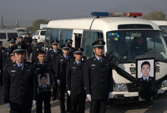 #（晚报）（2）山东办案遇袭殉职民警黄升追悼会在徐州举行
