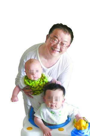 王刚与4岁儿子和小外孙