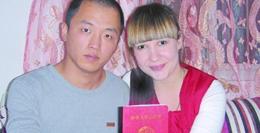 青岛的哥娶俄罗斯金发美女 3月闪婚婚礼仅花8千