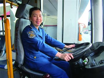 市民推荐211路司机刘英为最美公交司机