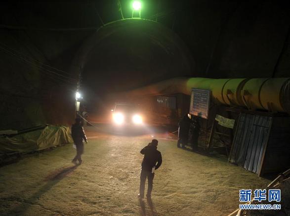 （突发事件）（3）兰州一在建隧道发生塌方5人被埋