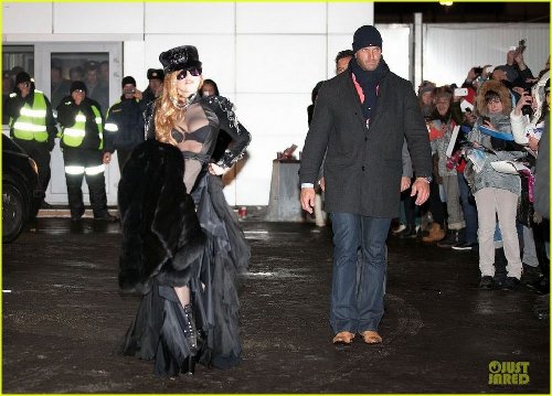 Lady Gaga穿黑透明衫秀性感