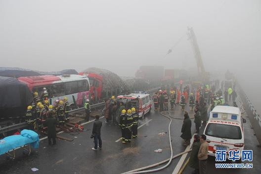 山东济广高速多车追尾事故已致9死69伤