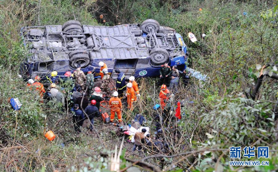 （突发事件）（3）四川达县客车翻于坡下 致5死28伤