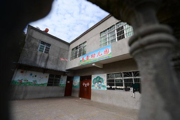 涉事的贵溪市滨江镇春蕾幼儿园被关停（2012年12月25日摄）。 摄影：新华社记者 周科
