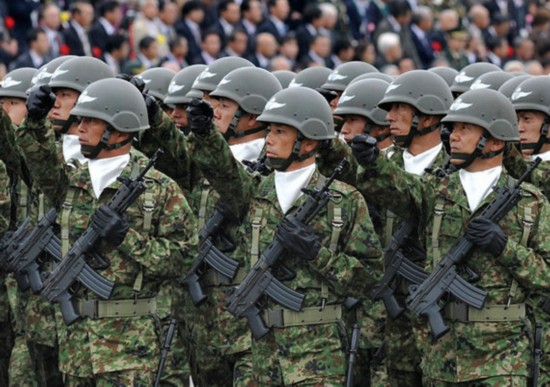 原文配图：日本自卫队。
