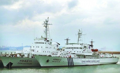 原文配图：海监111船（左）与112船。