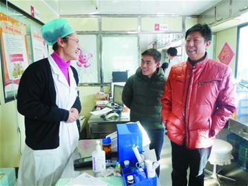 市人大代表胡兆启、市政协委员陈明钰建议增设爱心献血屋