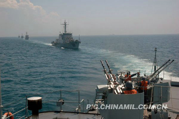 资料图：中国海军某猎潜艇大队机动反潜演练。