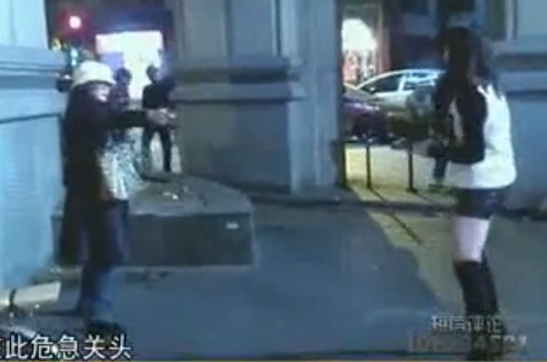 【美腿女侠】美腿女侠解救自杀女 曾开保时捷