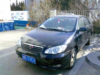 男子租轿车扮白领 混进游泳馆连偷6手机 男子租轿车扮白领 混进游泳馆连偷6手机