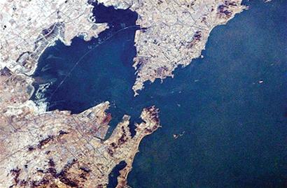 加拿大航天员拍下青岛太空照 胶州湾大桥成地标