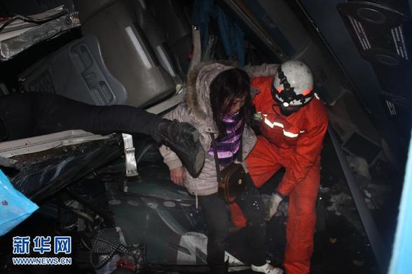 兰海高速贵州境内发生一起交通事故5死19伤