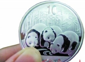广州真材料造假熊猫币 假银币成色比真银币足