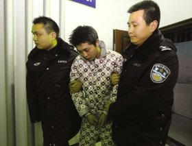 1月16日下午,犯罪嫌疑人王志初被新化警察抓获。图/IC