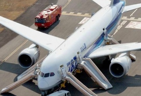 波音787漏油起火事故不断 全球停飞梦想飞机