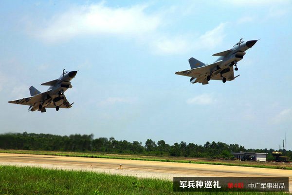 资料图：中国出动的歼-10战机。