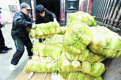 最小水饺工收到两吨半爱心白菜 小年免费送饺子