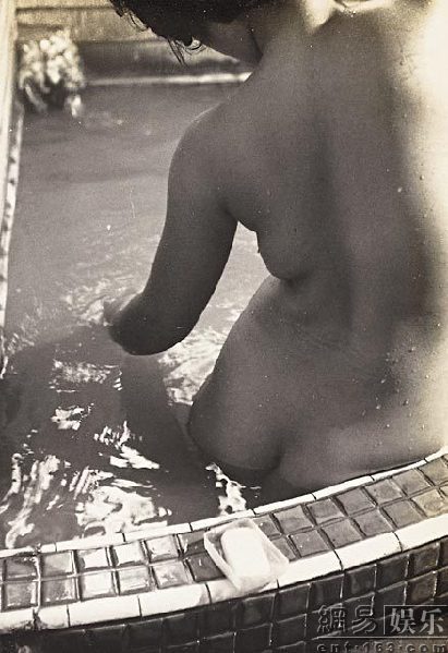 1956年台湾首位人体模特艳照曝光 林丝缎全裸展丰腴身姿
