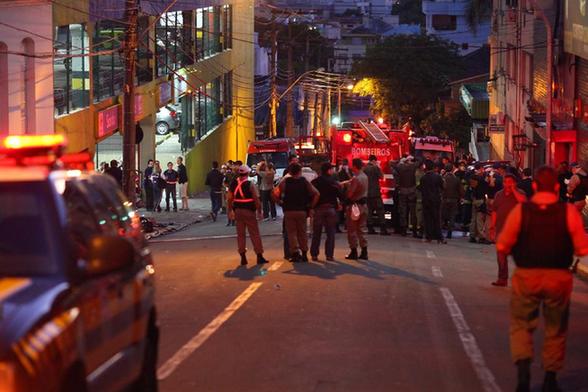 巴西夜总会大火造成至少120人死亡