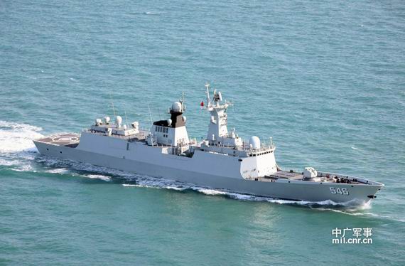 原文配图：中国舰艇编队前出岛链远海战训。