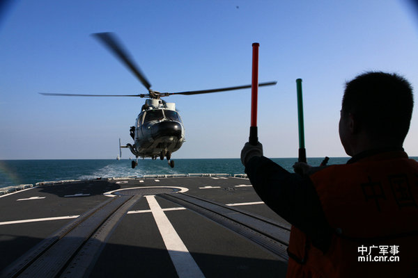 资料图：直升机训练返航。