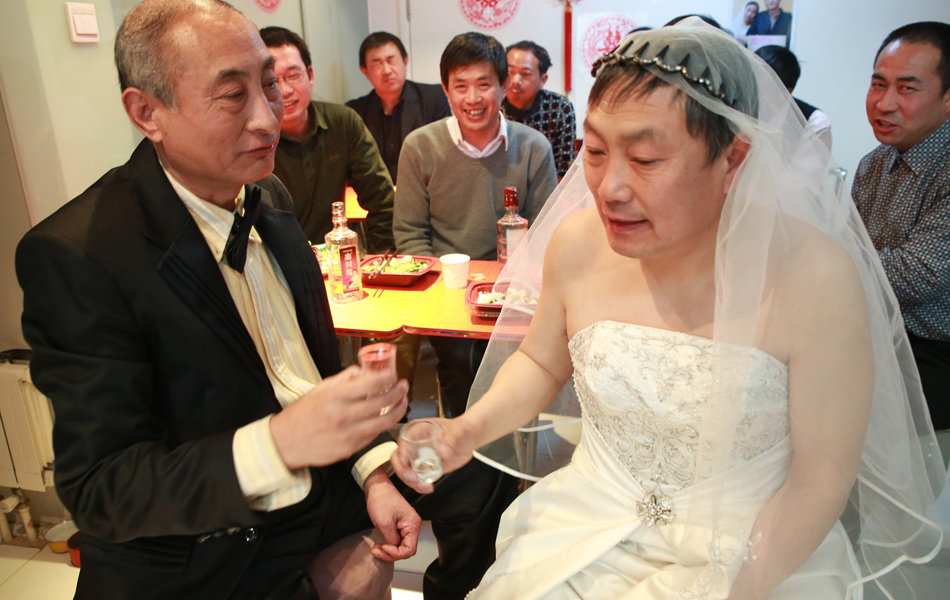中国最老男同性恋者完婚
