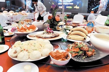 春节式剩宴受关注 要'光盘'不如先'少盘'