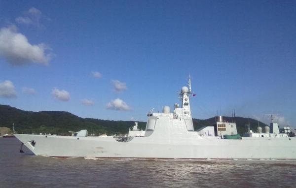 中国新型导弹驱逐舰长春舰入列东海舰队