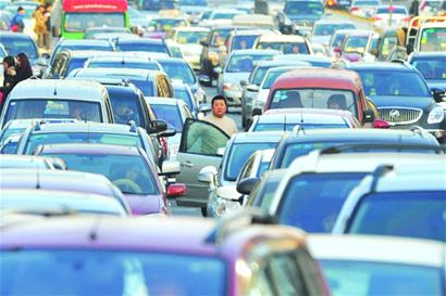 周末青岛全城拥堵9小时 车流量增加3成