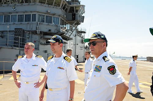 美媒称中国海军为学西方经验在巴西航母上训练