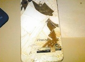 苹果4S手机电池过热熔化 渗酸液致手部受伤