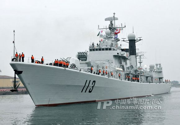 资料图：中国海军“青岛”号导弹驱逐舰。