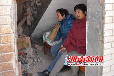 郑州居民临过年遭强拆栖身立交桥下 郑州居民临过年遭强拆栖身立交桥下