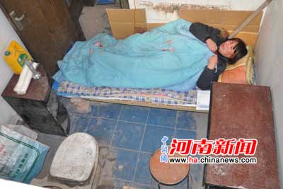 郑州居民临过年遭强拆栖身立交桥下 郑州居民临过年遭强拆栖身立交桥下