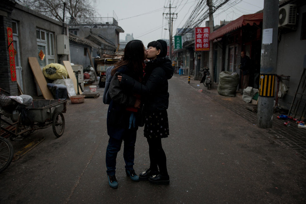 北京一对<em>女同性恋</em>注册结婚被拒 当街接吻(图) 