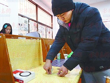 青大未开学战争打响 考研族图书馆血拼占座 青大未开学战争打响 考研族图书馆血拼占座